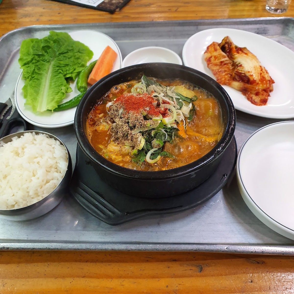 Song-Ga-Ne Gamja-Tang (Pork Back-Bone Stew) 송가네감자탕 본점-6